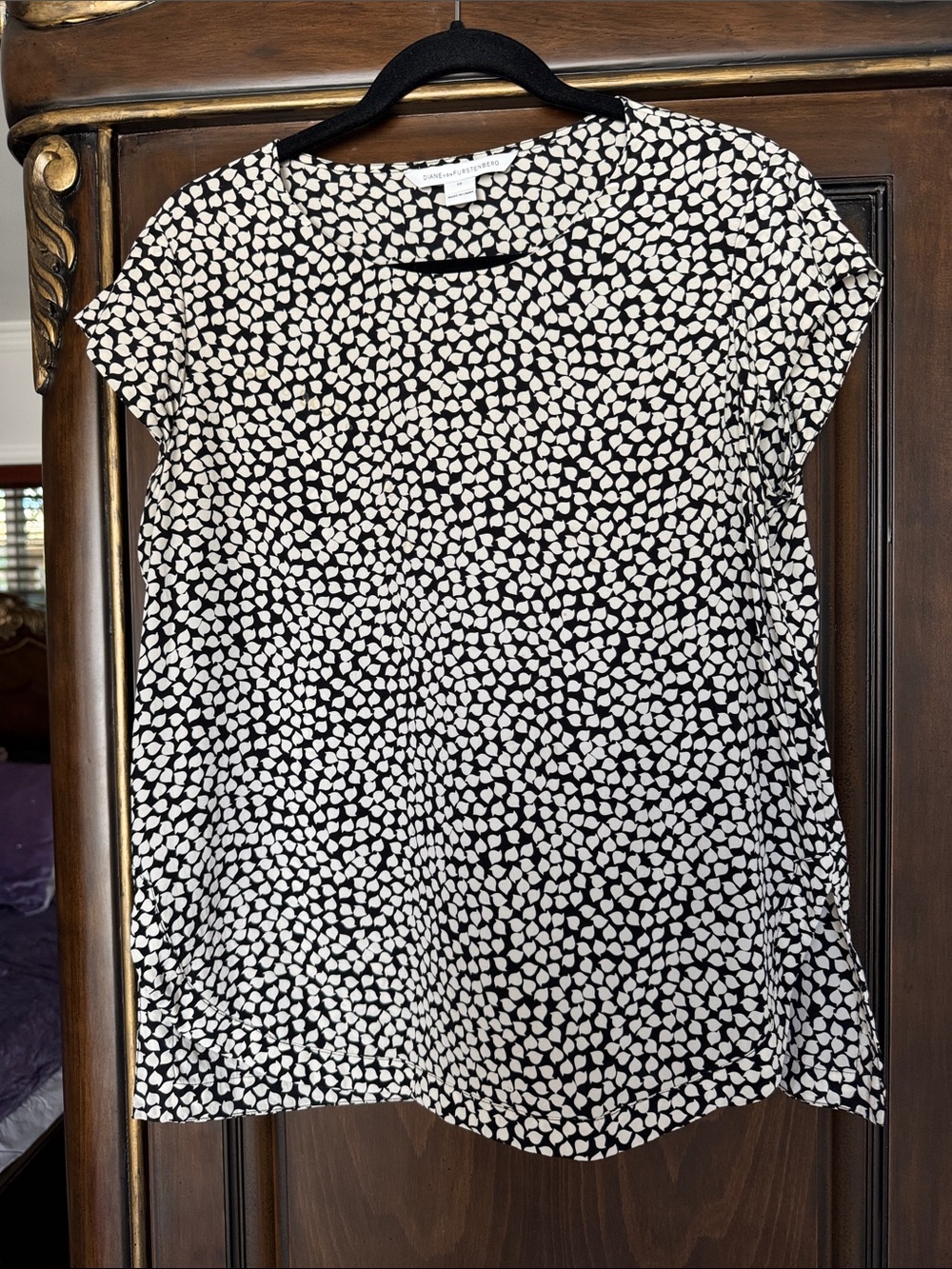 Diane Von Furstenberg Black and White Dot Cap-Sleeve Top size 10